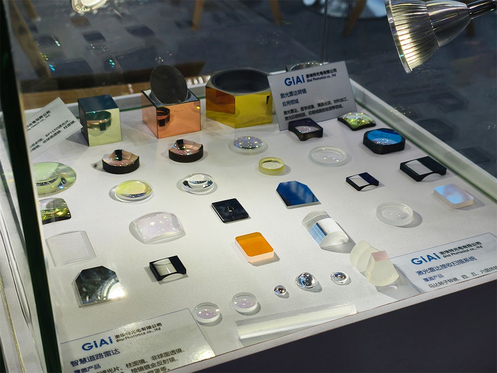 道路雷達(dá)及激光接收掃描系統(tǒng)光學(xué)鏡片展示